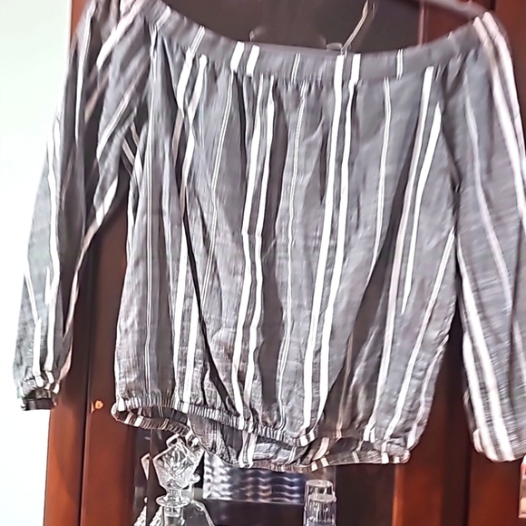 Dynamite Off The Shoulders Top Gray/white stripes size xs - Picture 9 of 10